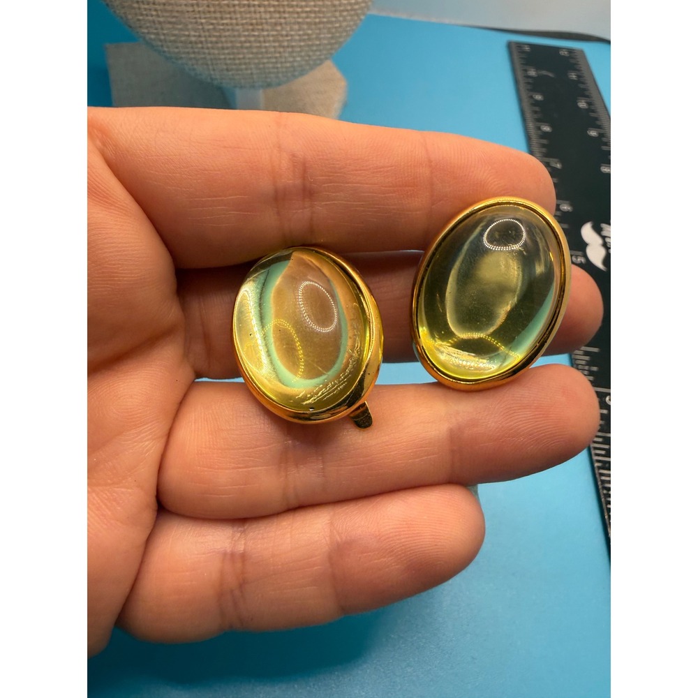 Vintage Trifari Gold Tone Oval Jelly Belly Yellow Green Clip On Earrings Signed